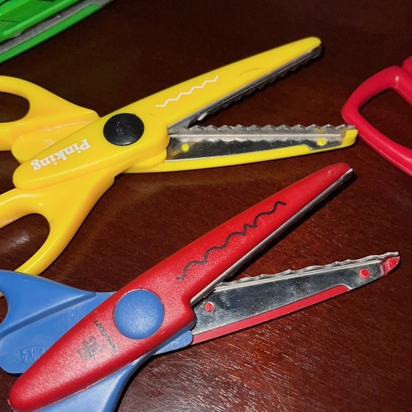 Fiskars paper edge scissors (3) & Provo chart scissors decorative edge scissors - Picture 9 of 10